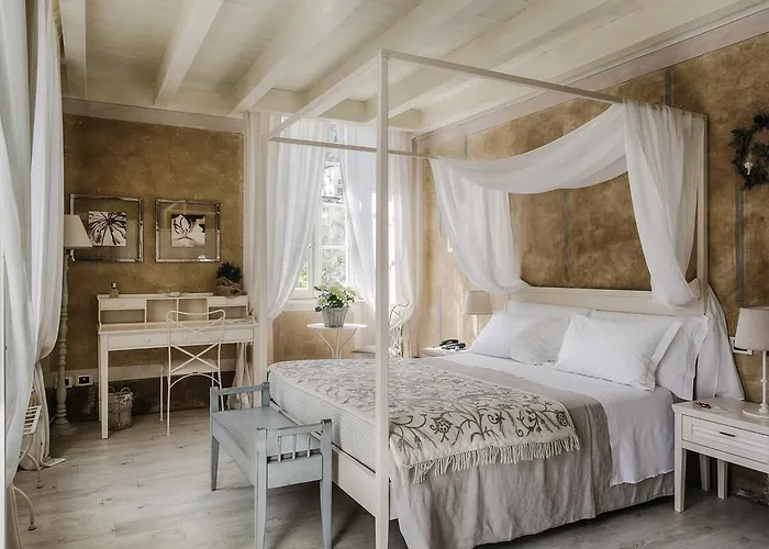 Relais Vittoria Couette-café 4*