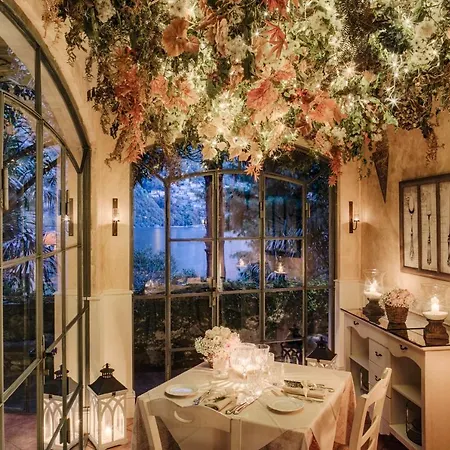 Relais Vittoria Couette-café 4*