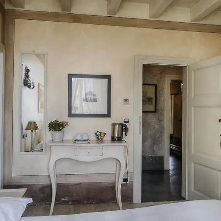 Couette-café Relais Vittoria Laglio